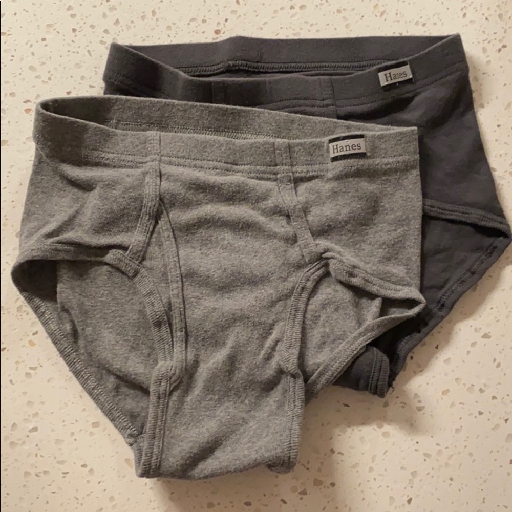 Men’s Hanes Briefs 2-Pack - Size Small